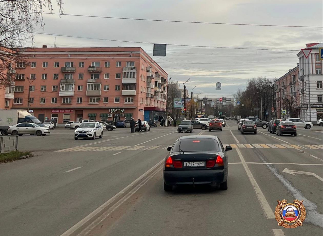 Женщина пострадала в столкновении "Шкоды" и "Богдана" в Твери