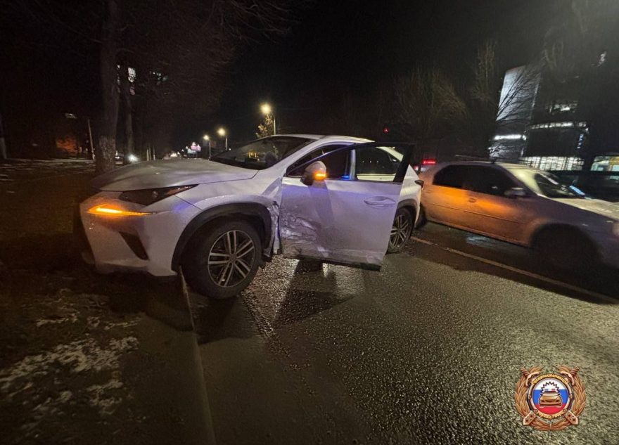 столкнулись