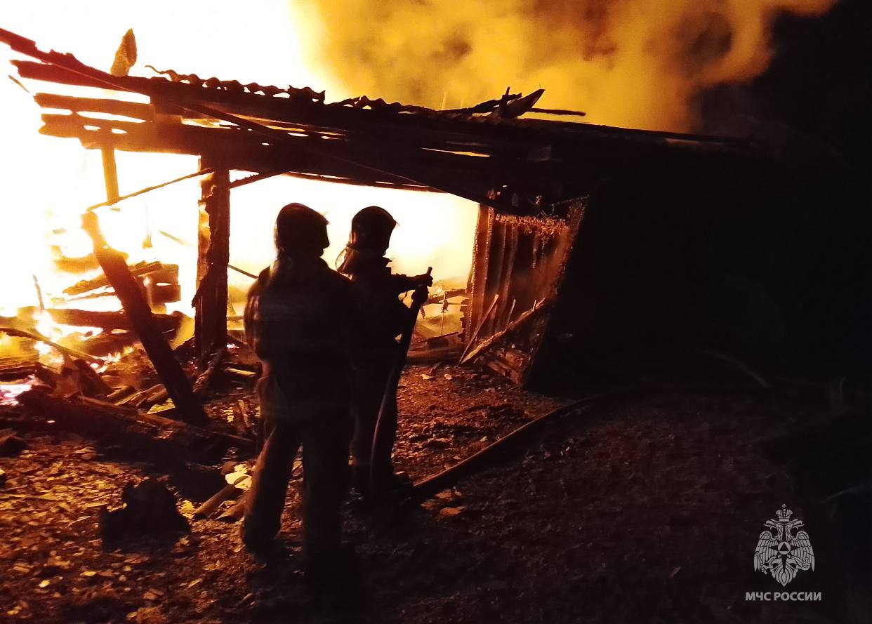 В Тверской области хозяина сгоревшего дома доставили в больницу