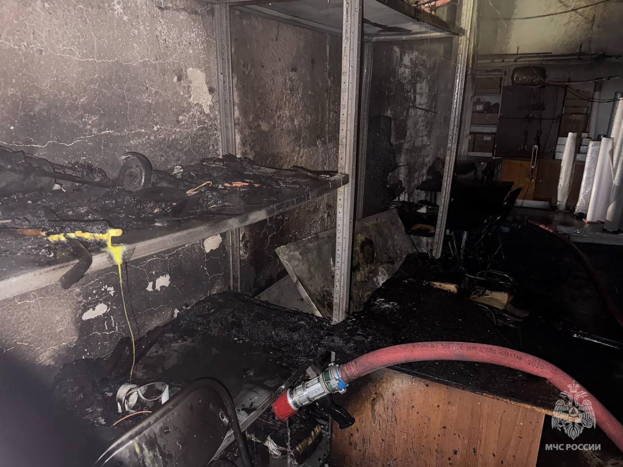 Отделения трёх пожарно-спасательных частей ликвидировали пожар в Твери