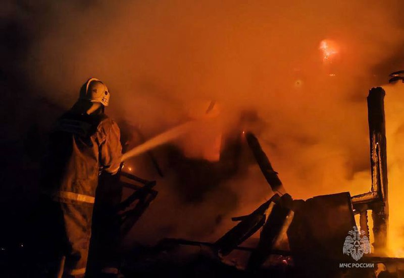 Ночью в Тверской области сгорел заброшенный дом
