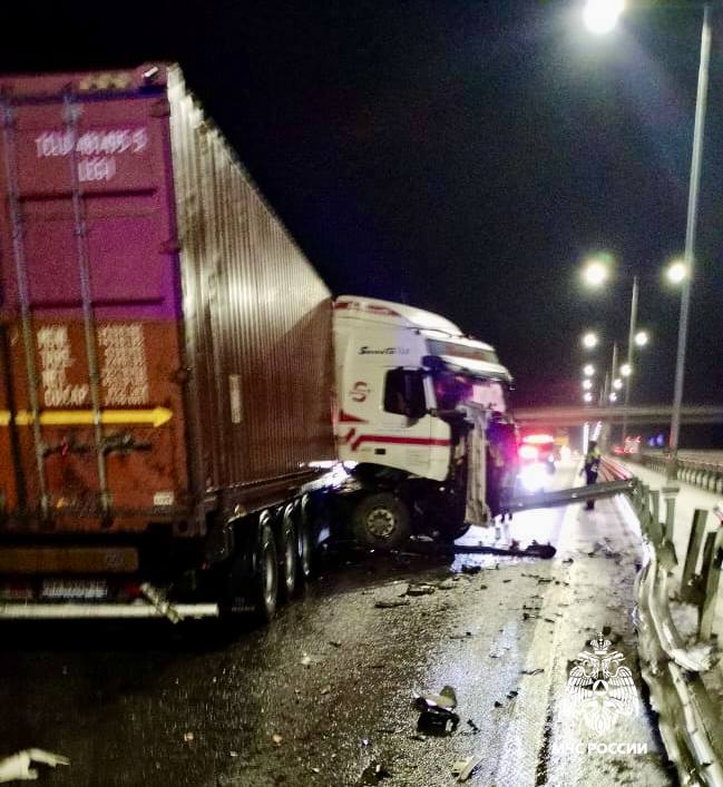 Опубликованы фото и видео ДТП на трассе М-11 в Тверской области