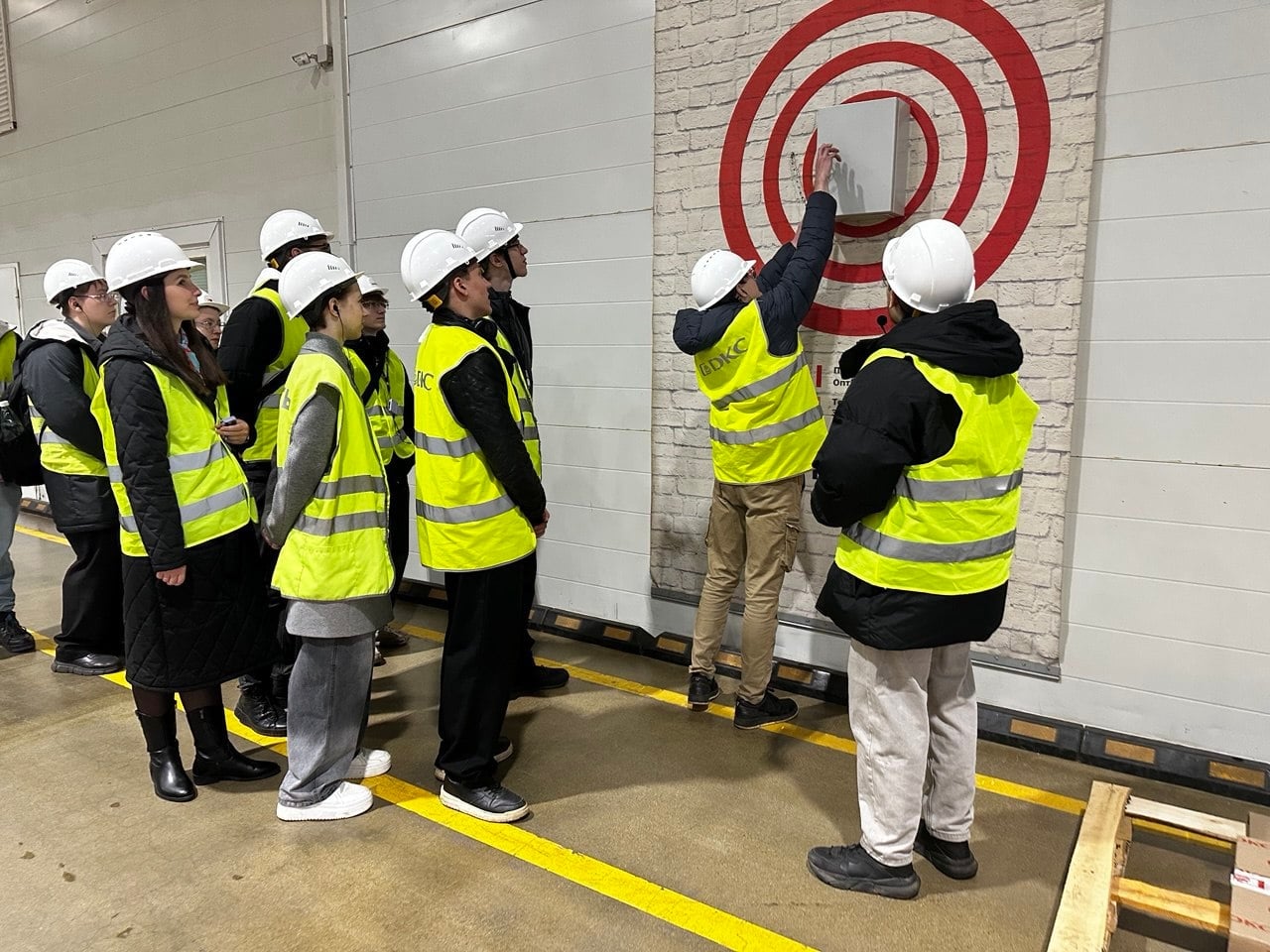 Школьники и студенты Тверской области познакомились с площадками больше 60 предприятий