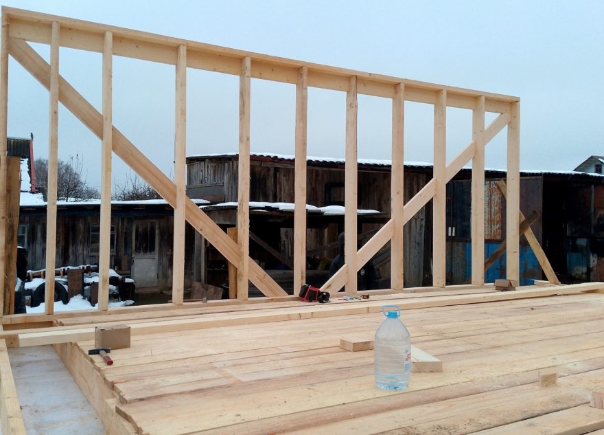 Жители Тверской области помогают пенсионеру, потерявшему в пожаре всё