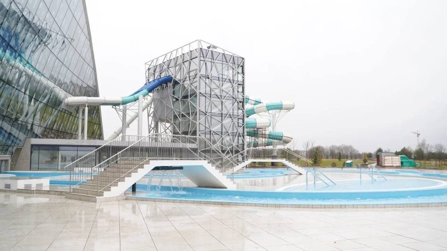 Появились первые фото готовящегося к открытию аквапарка в Тверской области аквапарка