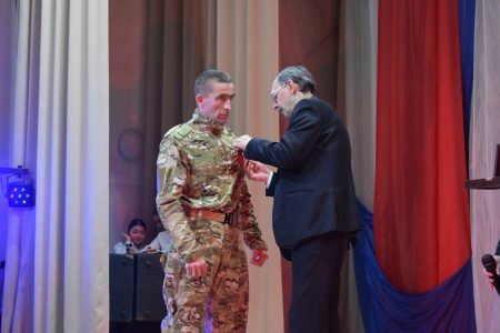 В День Народного единства в Оленино наградили младшего лейтенанта В День Народного единства в Оленино наградили младшего лейтенанта