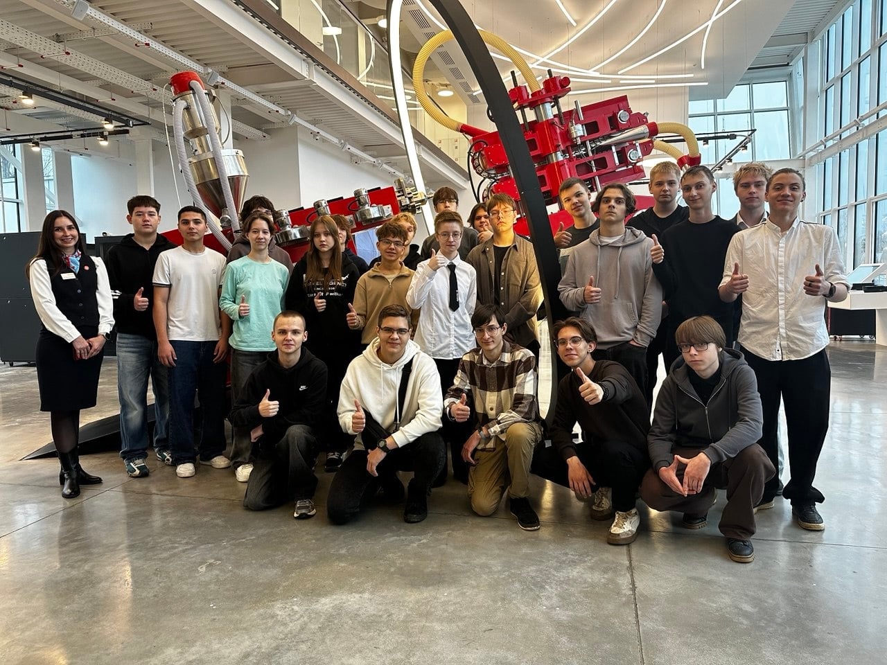 В Твери водитель фургона сбил во дворе дома 12-летнего велосипедиста