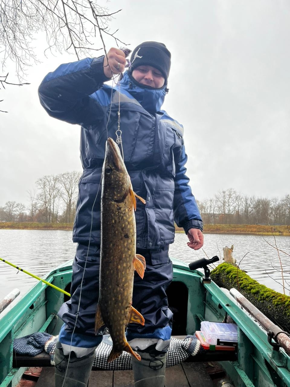 Рыбаки Тверской области закрывают сезон большими щуками