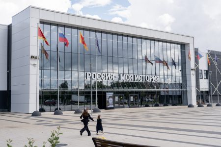 В Твери открылась выставка о защите суверенитета России суверенитета