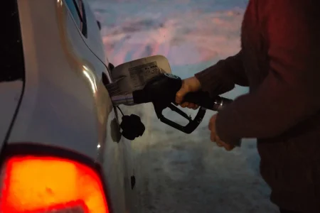 В Тверской области мужчина повредил бензоколонку бензоколонку