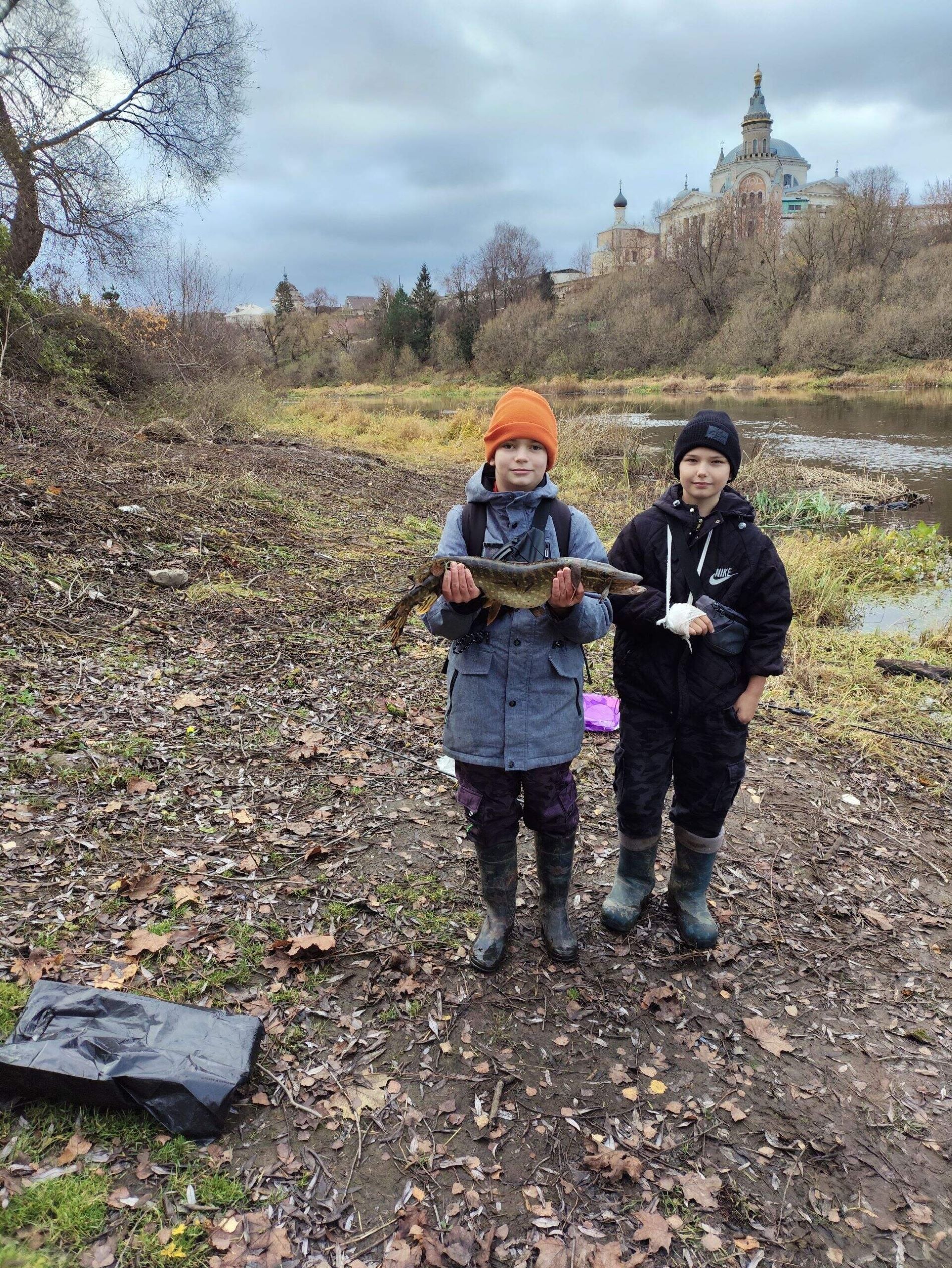 Рыбаки Тверской области закрывают сезон большими щуками
