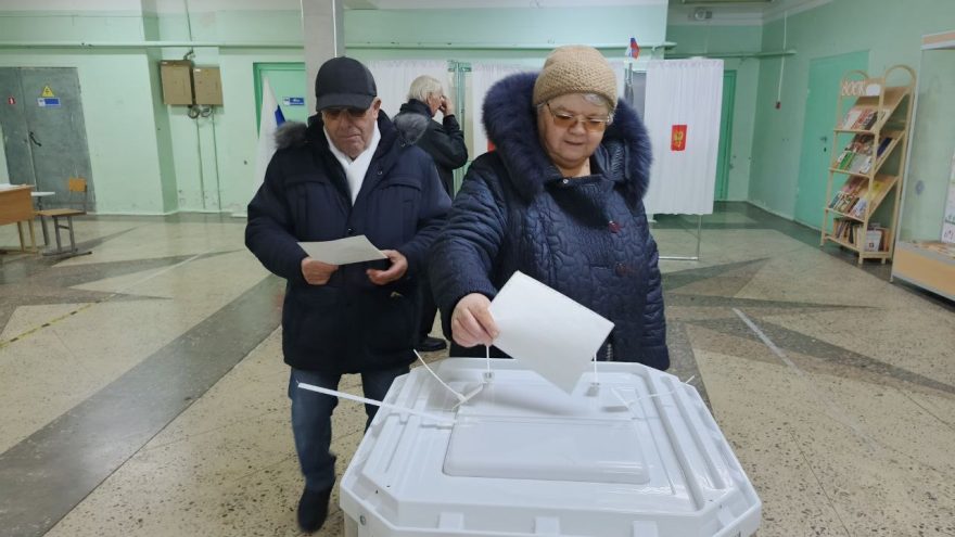 Ветераны Калининской АЭС и молодые избиратели голосуют на досрочных выборах в Удомле