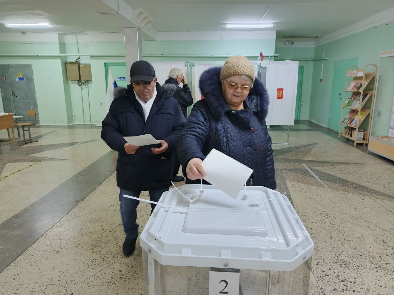 Ветераны Калининской АЭС и молодые избиратели голосуют на досрочных выборах в Удомле