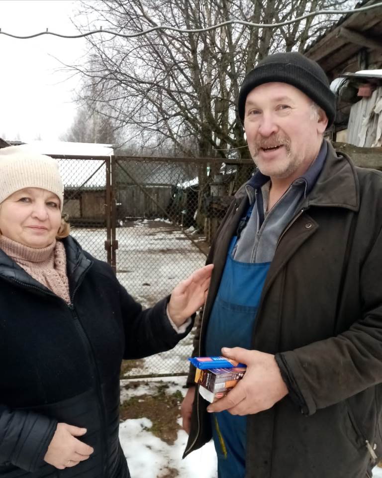 Много лет жительница Тверской области возит книги в отдаленные деревни