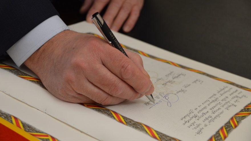 Золотую Книгу