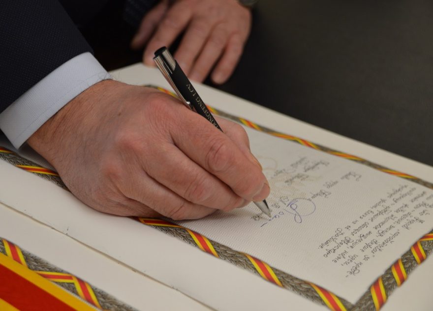 Золотую Книгу