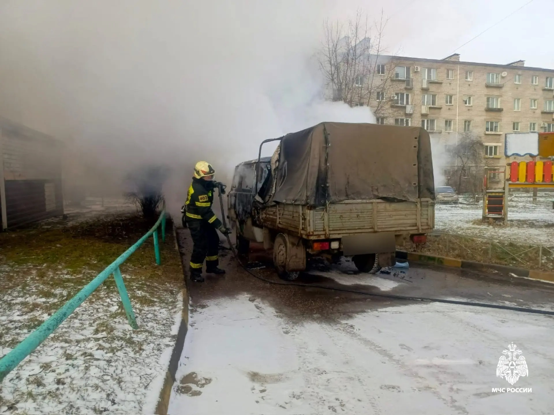 Загоревшийся в Твери автомобиль потушили за 18 минут