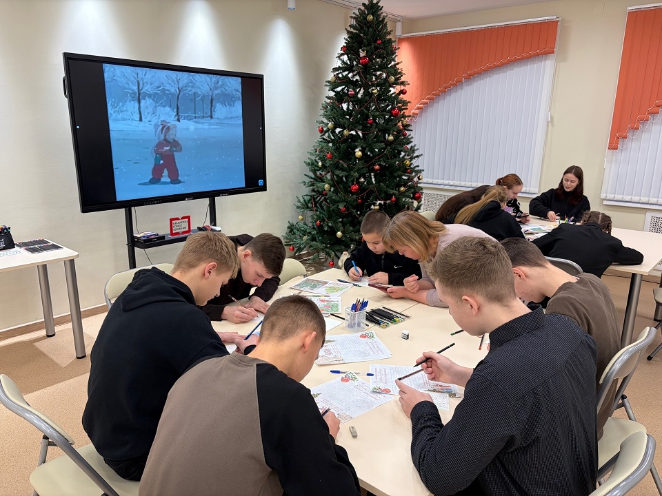 В Тверской области создали новогодние открытки для бойцов СВО