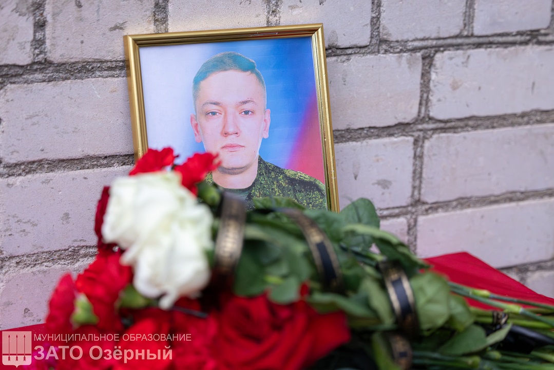 Память Виктора Елисеева, отдавшего жизнь за Родину, увековечили мемориальной доской в Тверской области