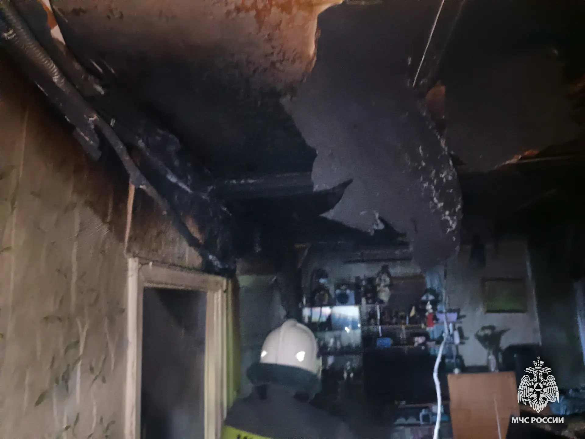 В Тверской области жильцы дома и пожарные справились с огнём