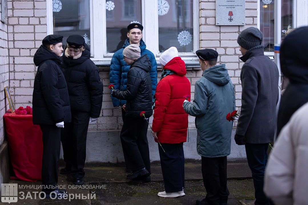 Память Виктора Елисеева, отдавшего жизнь за Родину, увековечили мемориальной доской в Тверской области