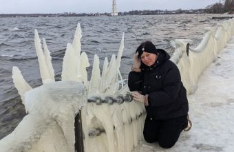 На набережной в Тверской области появился ледяной музей ледяной