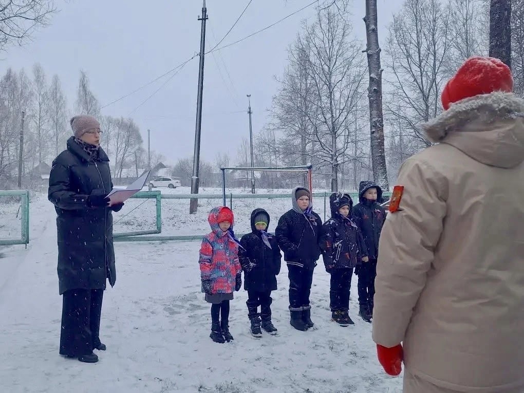 На школе в Тверской области установили табличку в память о герое СВО Александре Рогоцком