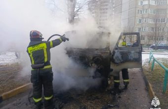 Загоревшийся в Твери автомобиль потушили за 18 минут автомобиль