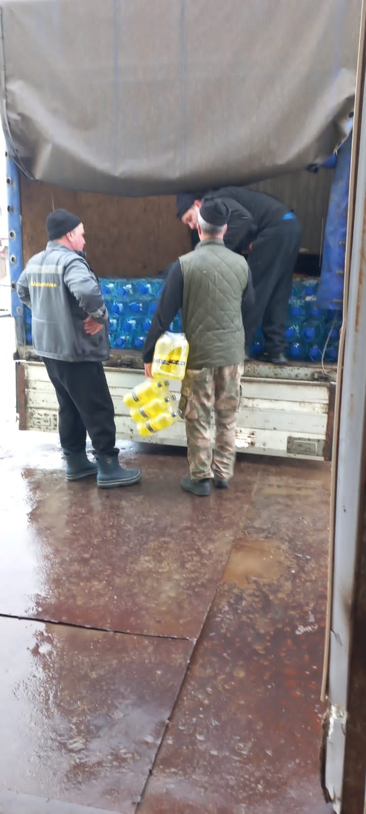 5 тонн воды отправили жители Тверской области бойцам СВО