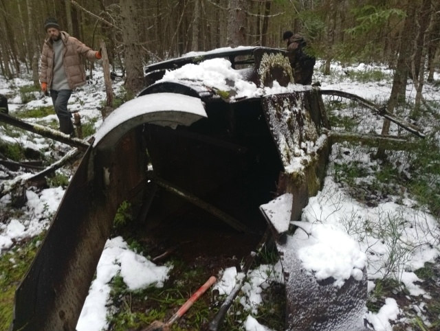 Бронекорпус самолёта-штурмовика обнаружили в тверских лесах