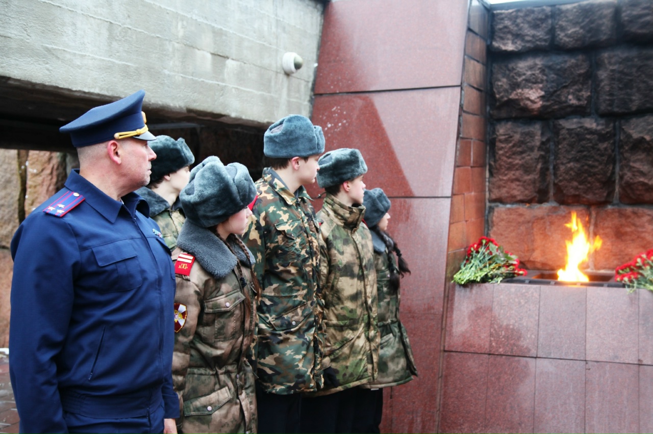 Полковник юстиции и кадеты возложили цветы к Обелиску Победы в Твери