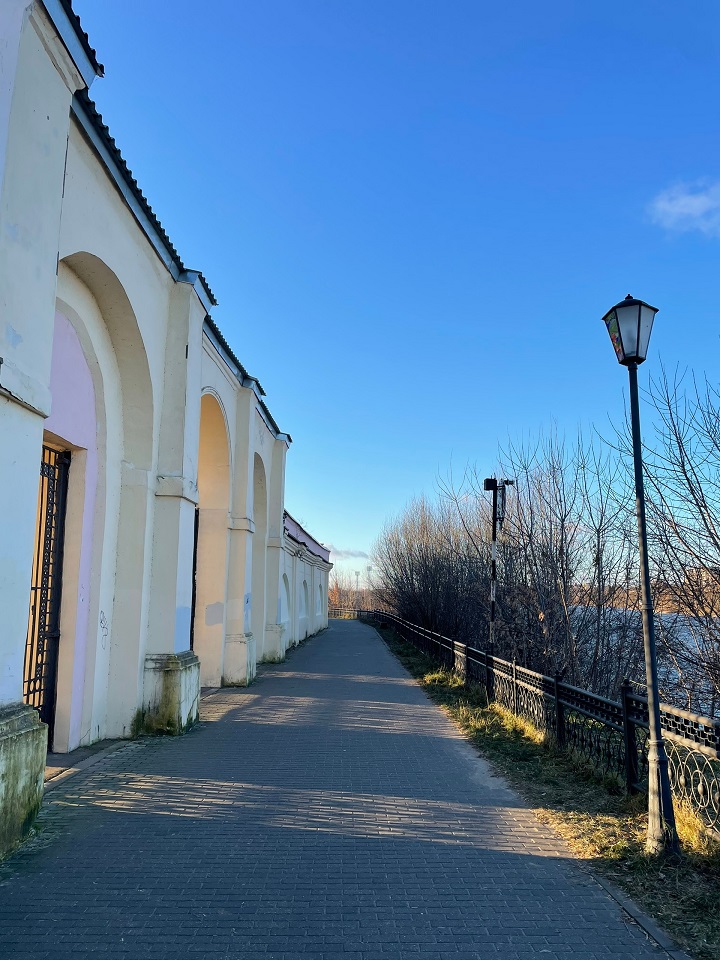 Новый витражный фонарь добавил красок еще одной улице в Твери