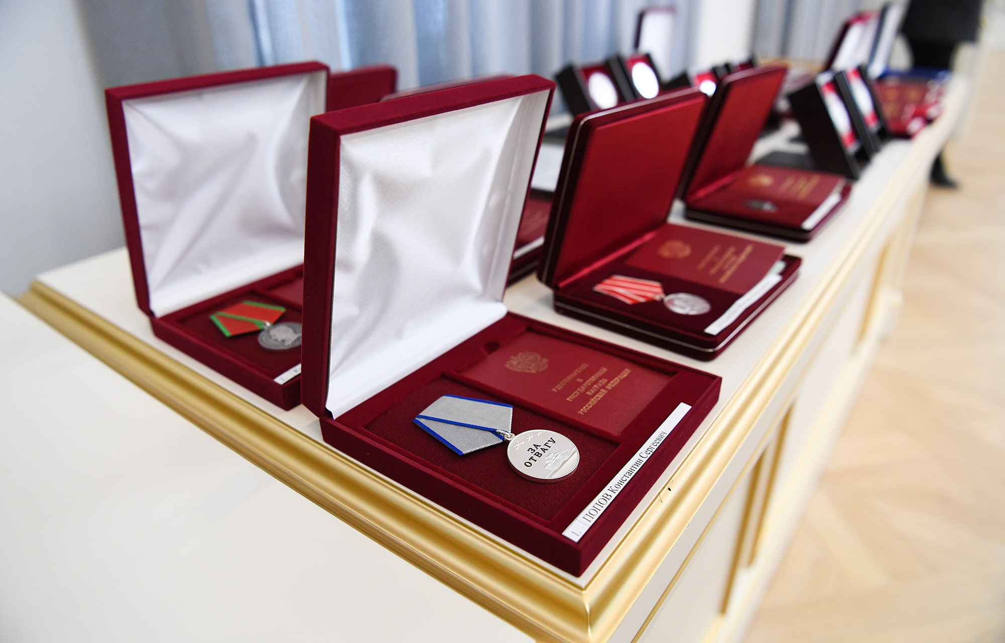 В День Конституции Российской Федерации Виталий Королев вручил государственные и региональные награды жителям Тверской области