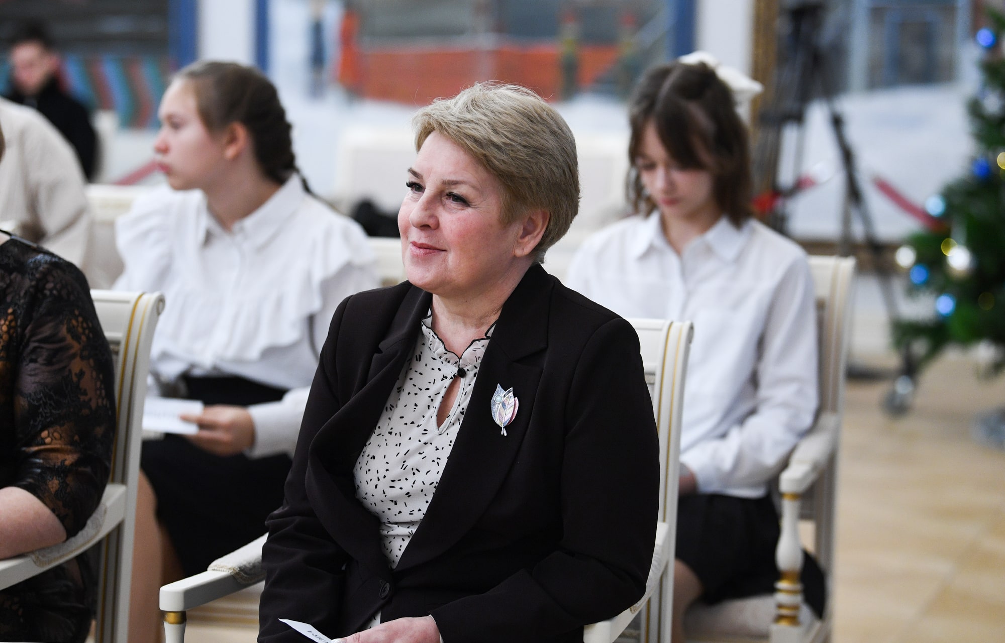 В День Конституции Российской Федерации Виталий Королев вручил государственные и региональные награды жителям Тверской области