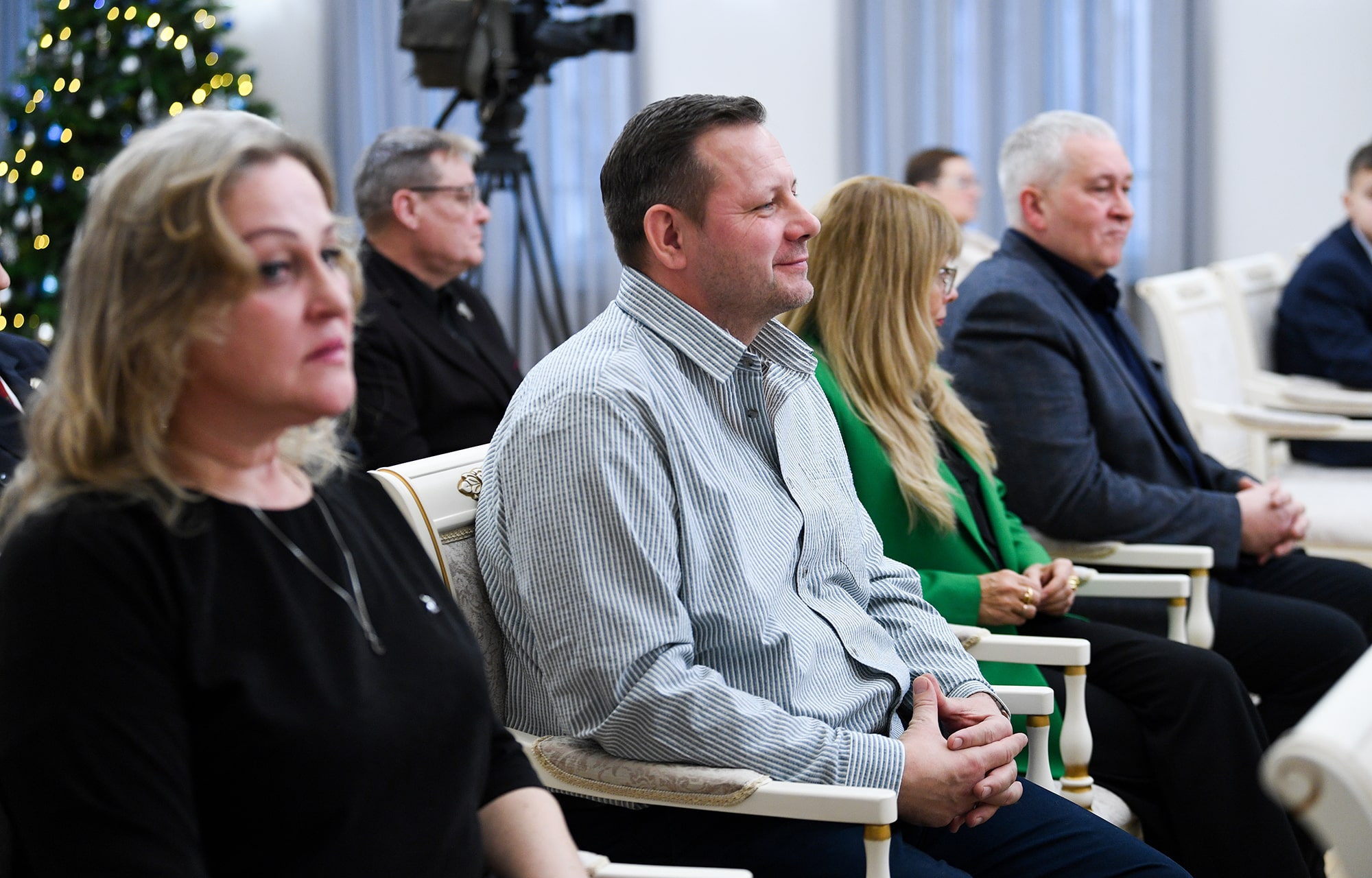 В День Конституции Российской Федерации Виталий Королев вручил государственные и региональные награды жителям Тверской области