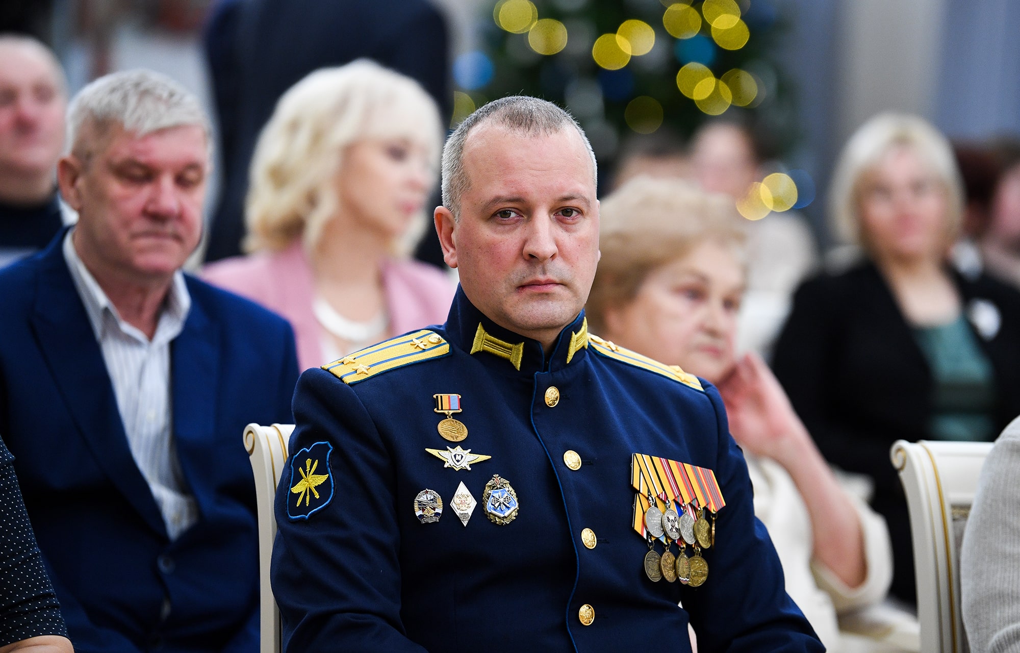 В День Конституции Российской Федерации Виталий Королев вручил государственные и региональные награды жителям Тверской области