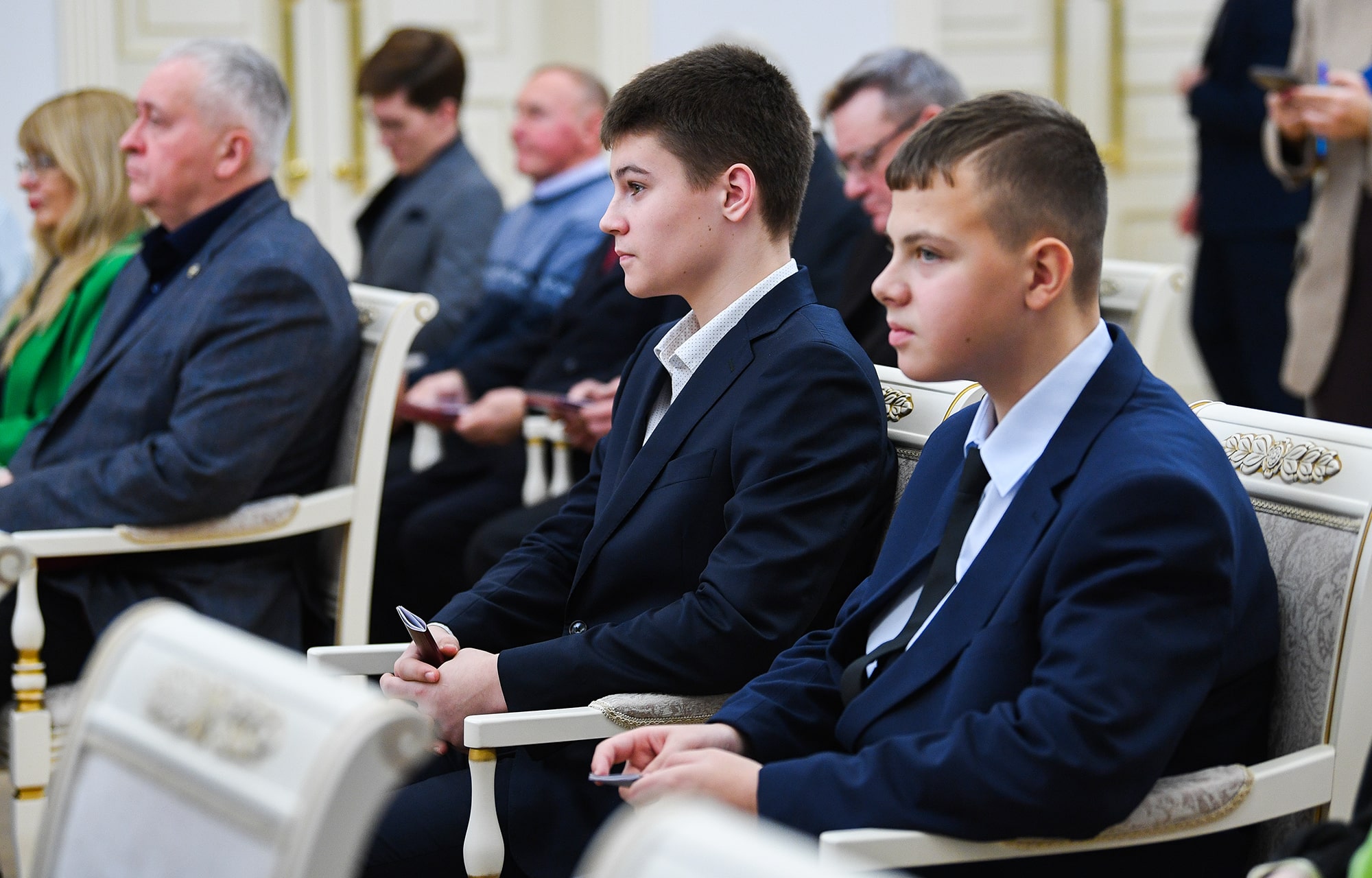 В День Конституции Российской Федерации Виталий Королев вручил государственные и региональные награды жителям Тверской области