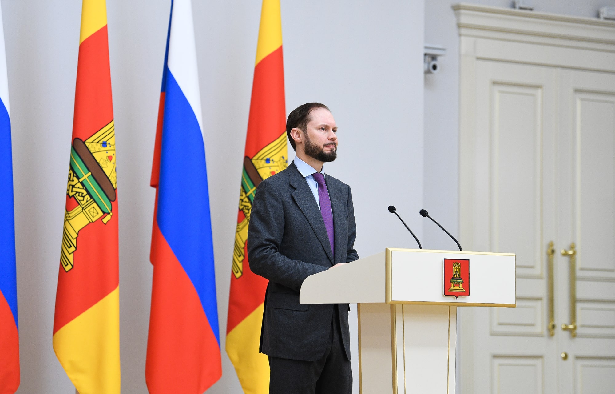 В День Конституции Российской Федерации Виталий Королев вручил государственные и региональные награды жителям Тверской области