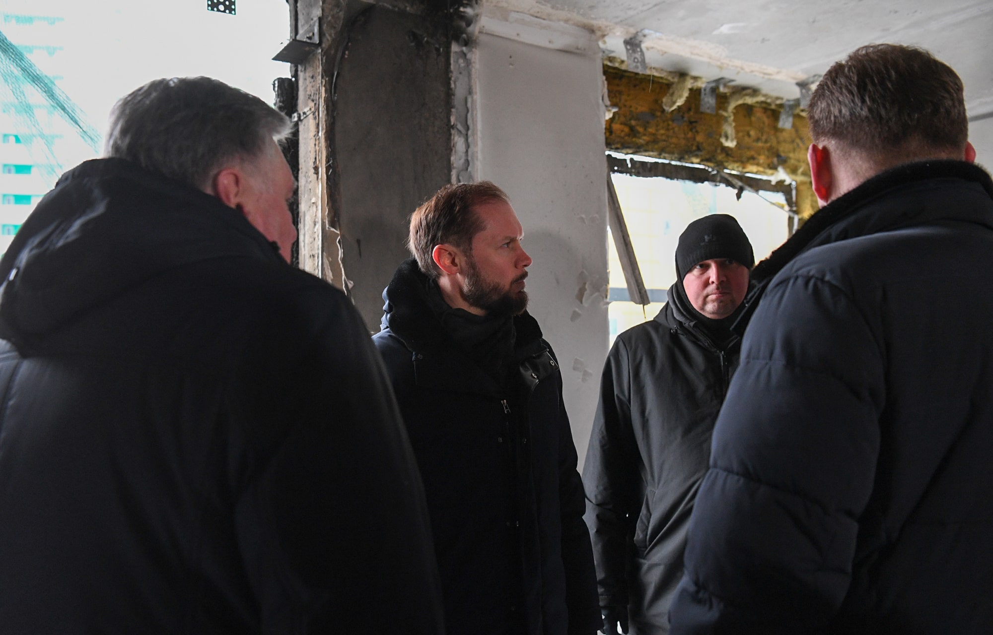 Виталий Королев: жильцы дома, чьи квартиры пострадали в результате атаки БПЛА, должны вернуться в отремонтированное жилье максимально быстро