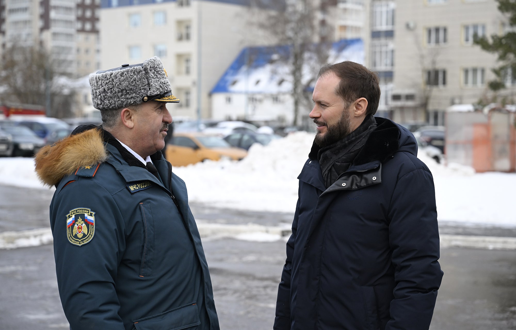 Виталий Королев вручил награды и передал спецтранспорт тверским спасателям