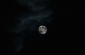 Жители Тверской области смогут увидеть "волчью" Луну увидеть