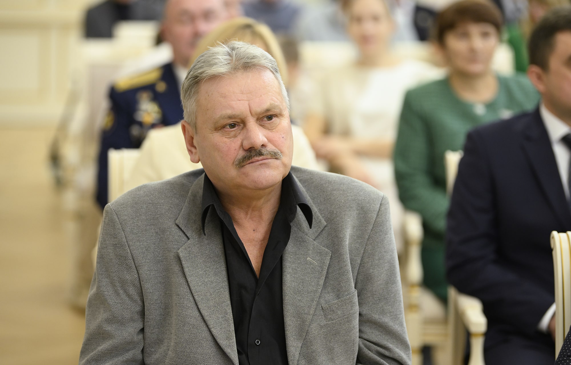 В День Конституции Российской Федерации Виталий Королев вручил государственные и региональные награды жителям Тверской области