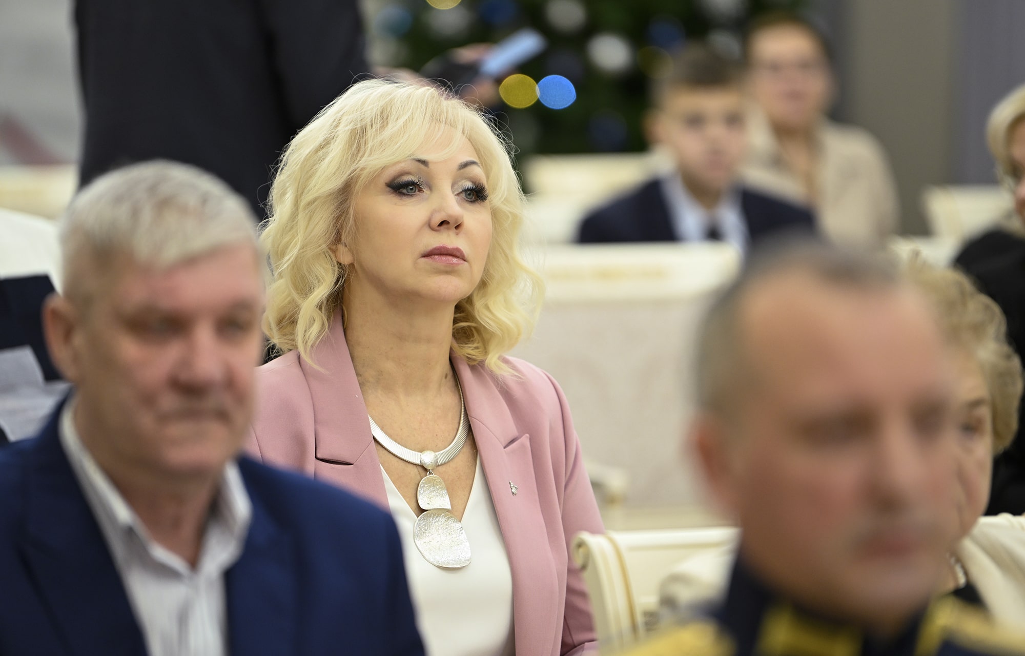 В День Конституции Российской Федерации Виталий Королев вручил государственные и региональные награды жителям Тверской области