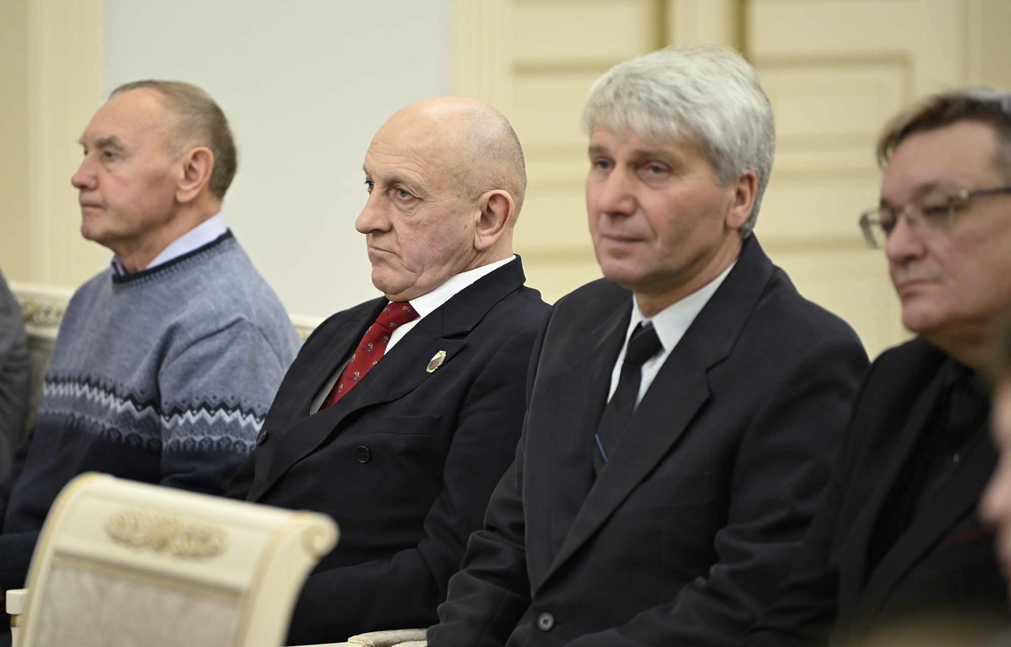 В День Конституции Российской Федерации Виталий Королев вручил государственные и региональные награды жителям Тверской области