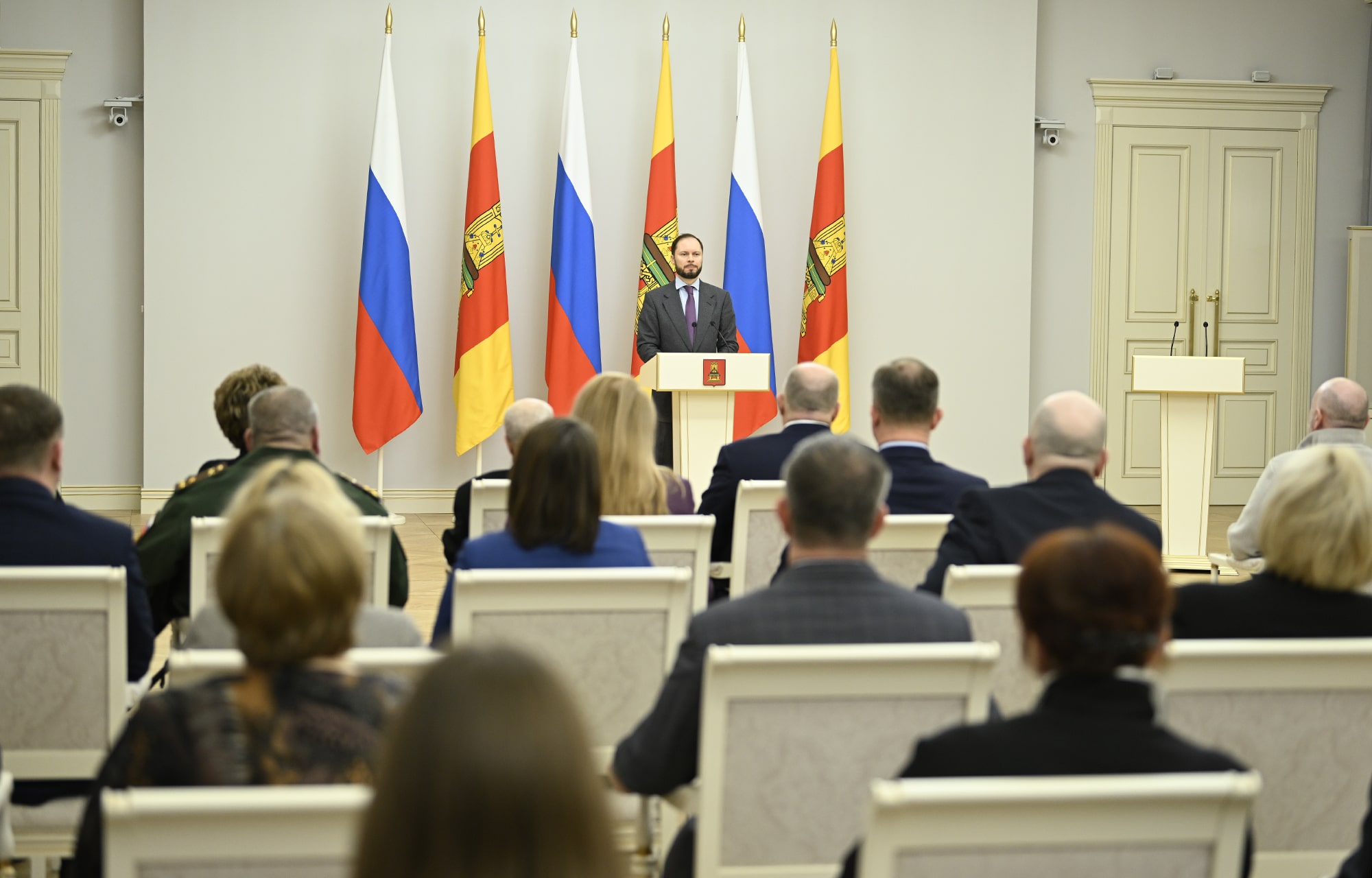 В День Конституции Российской Федерации Виталий Королев вручил государственные и региональные награды жителям Тверской области