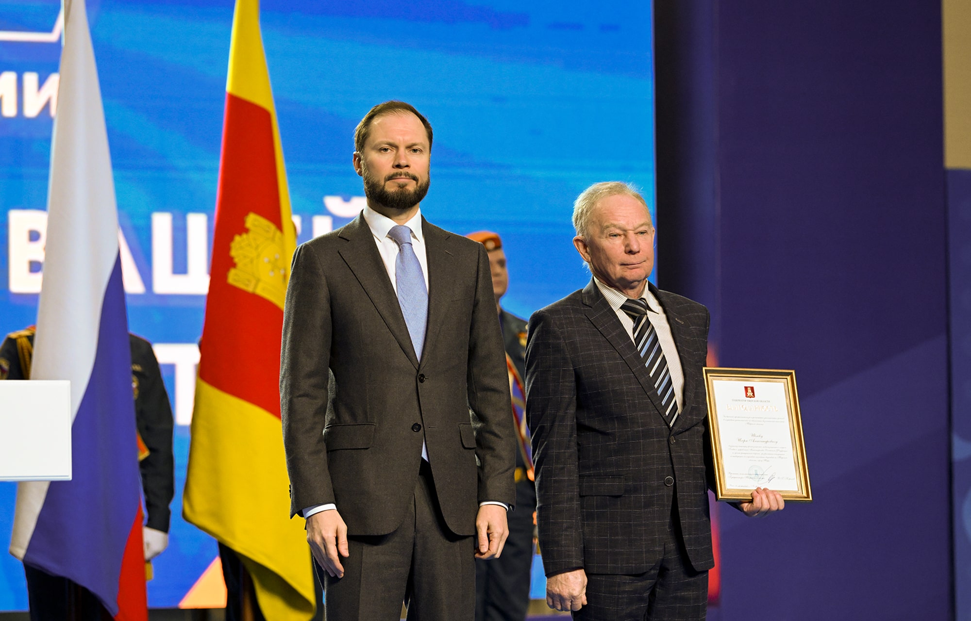 Виталий Королев вручил награды и передал спецтранспорт тверским спасателям