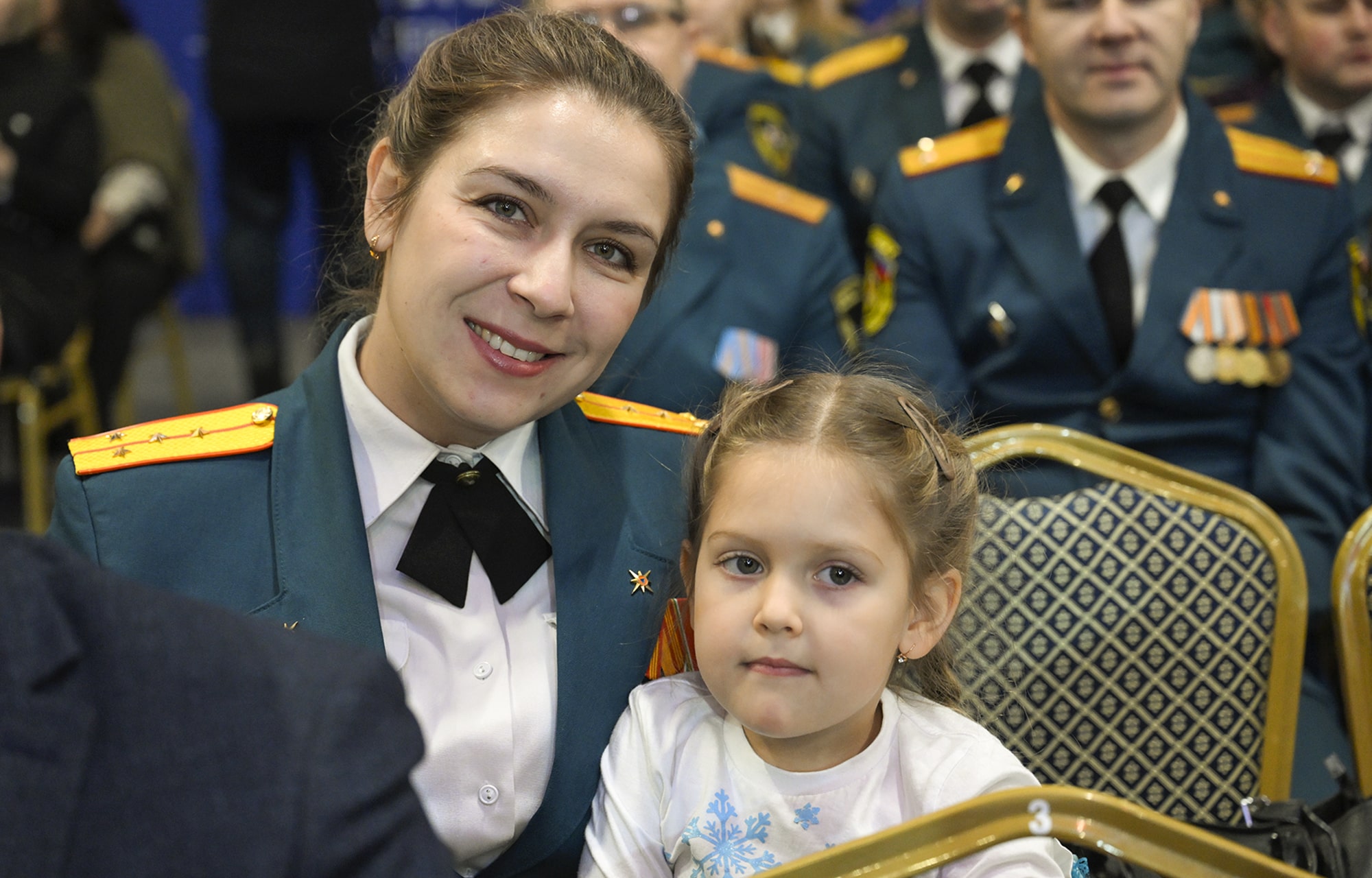 Виталий Королев вручил награды и передал спецтранспорт тверским спасателям