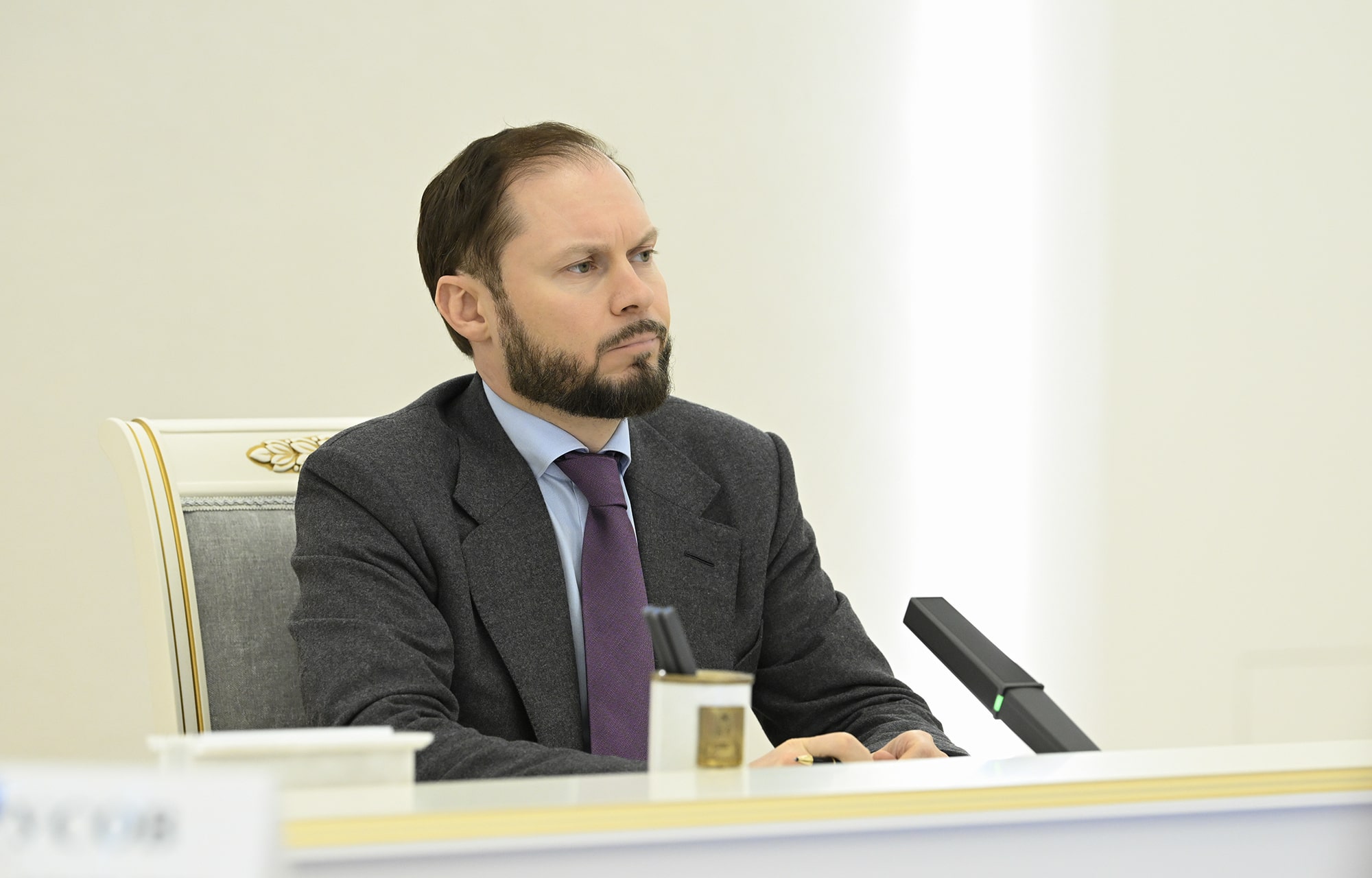 Виталий Королев поставил задачи по помощи жителям и восстановлению дома, поврежденного БПЛА