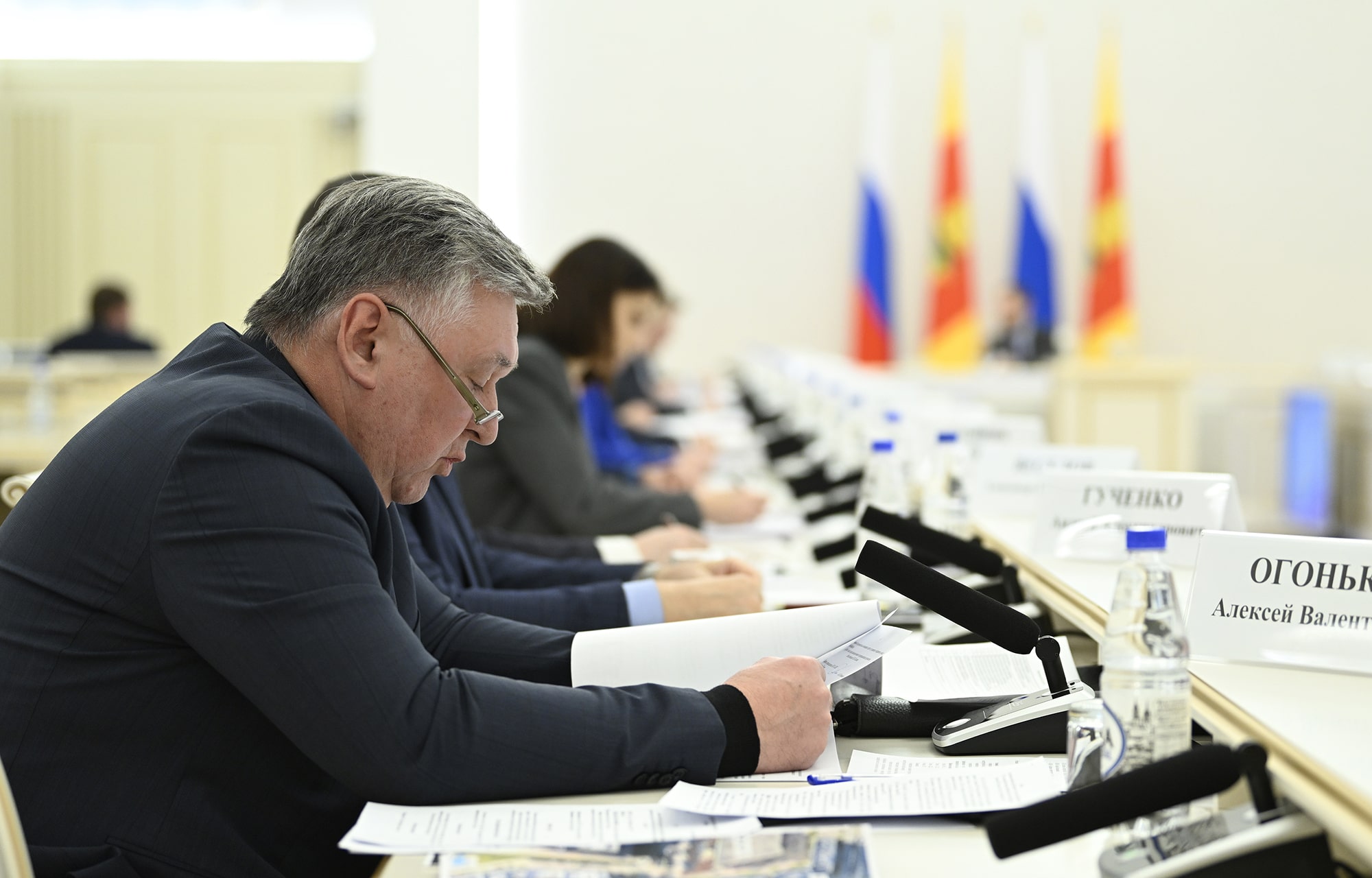 Виталий Королев поставил задачи по помощи жителям и восстановлению дома, поврежденного БПЛА