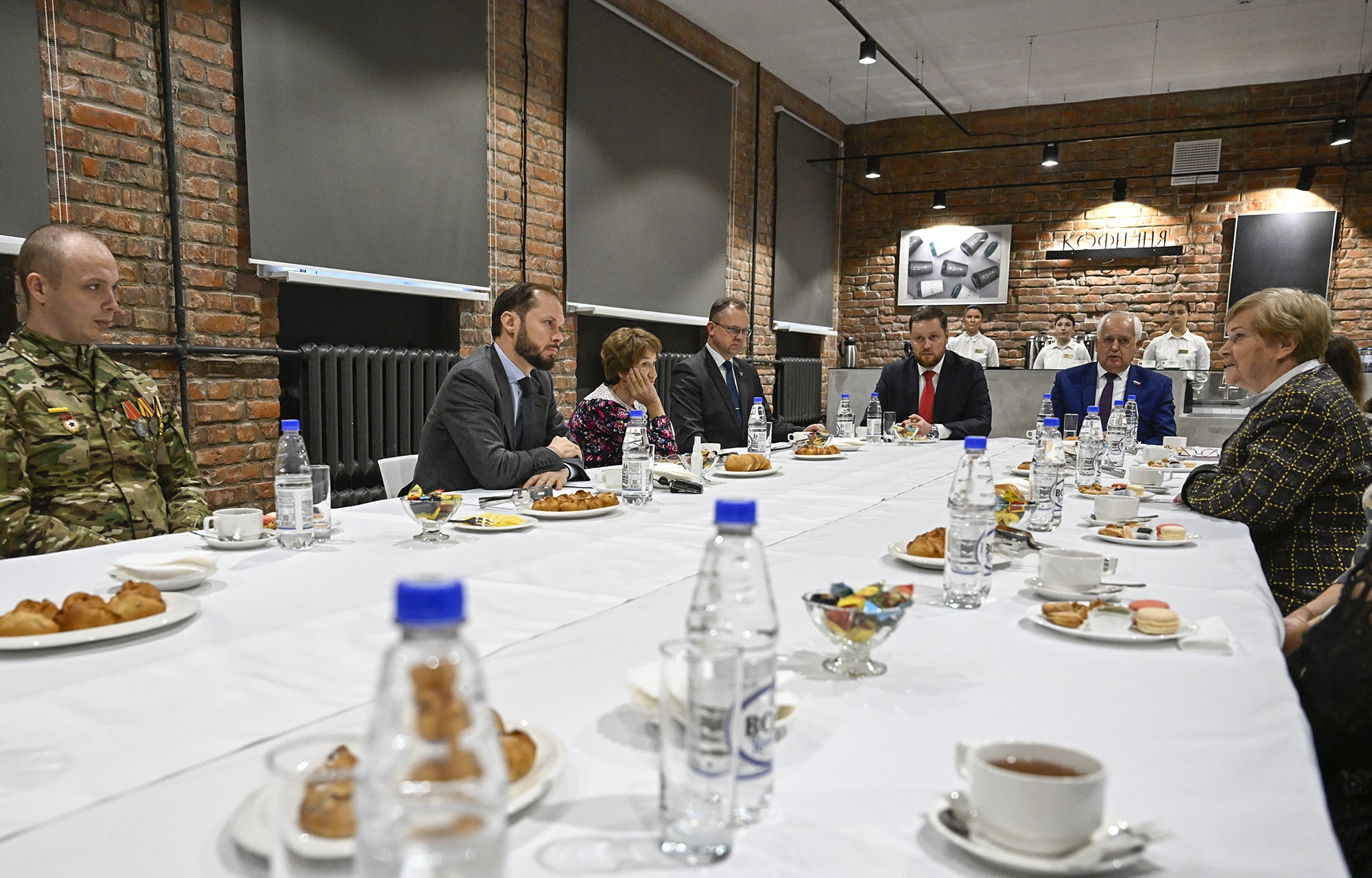 Актуальные для людей вопросы и решения: Виталий Королев встретился с ветеранским активом и общественниками Ржевского округа